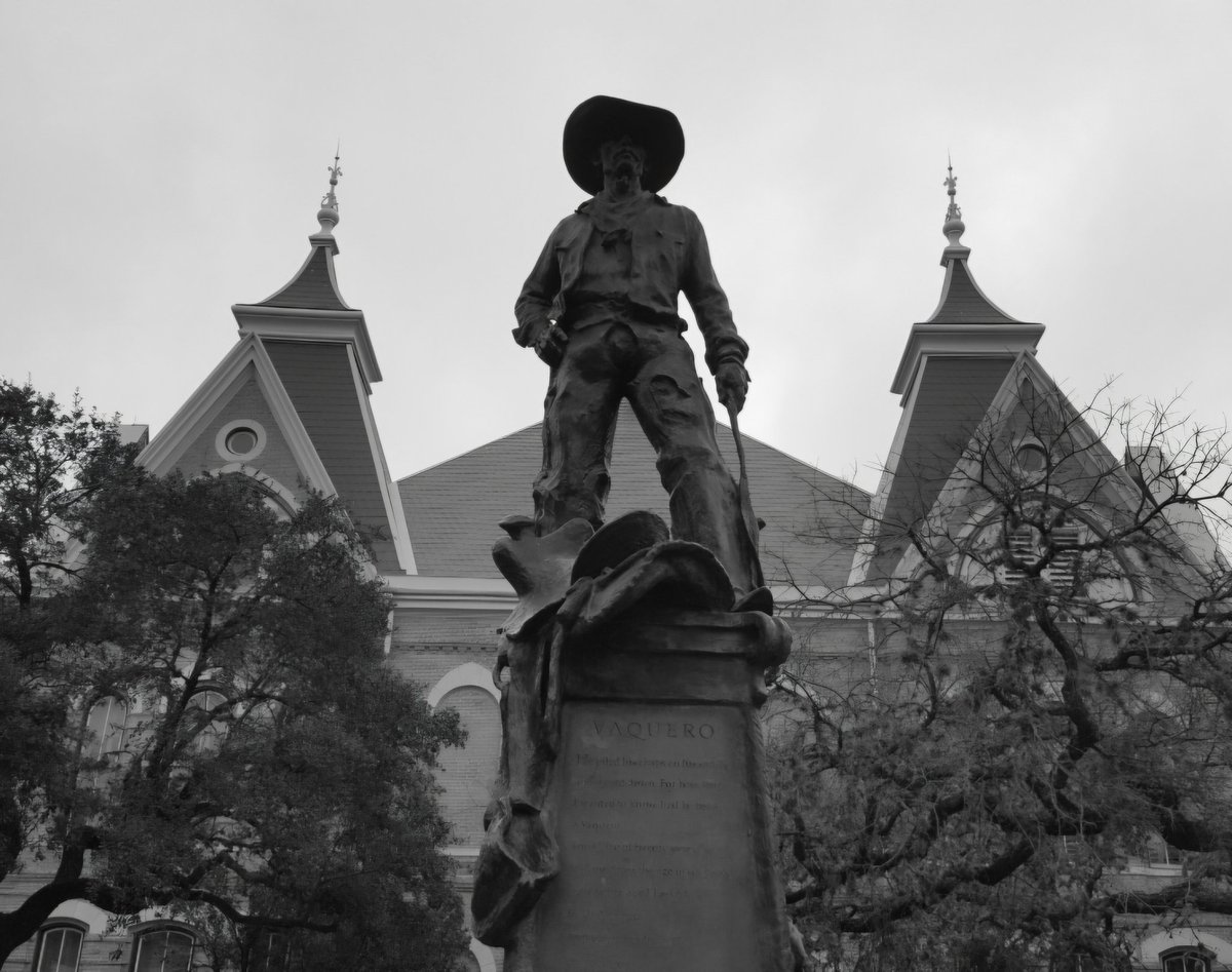 jccallahanATX's tweet photo. "Vaquero," in front of #OldMain.
Texas State University, February 2018.
#TXST #Bobcats #myphoto #PleaseShare 🤓🤙🤙 https://t.co/E2Gpi8iUUf