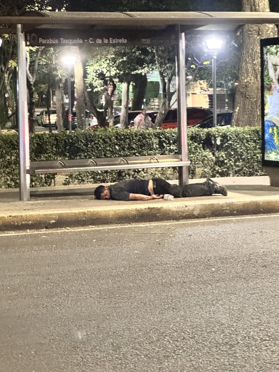 anglaur's tweet photo. @SSC_CDMX @locatel_mx pueden acudir servicios de emergencia a revisar a una persona tirada en la parada de autobús en av. Taxqueña entre cerro del cubilete y cerro de la estrella @Alcaldia_Coy https://t.co/v90rdUFeGz