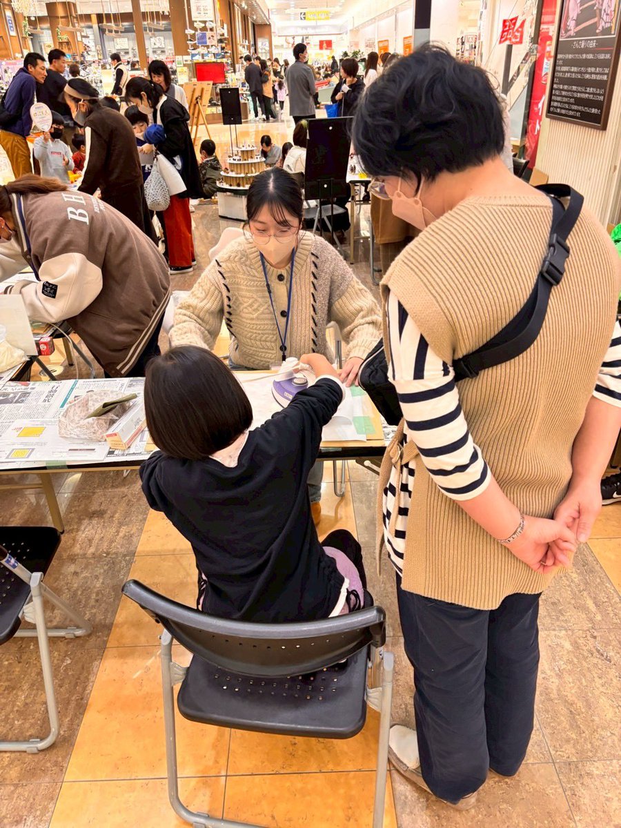 Iwate_emsc's tweet photo. 【活動紹介⑧みつろうラップの作成🐝】
 みつろうやオイルで布をコーティングすることでできる『みつろうラップ』を制作しています！
プラスチックラップと異なり、洗えば繰り返し使える優れものです👀👀
4月20日のサオリで実際に作れるので、興味のある方はぜひG36へ🙌！

#春から岩大
#岩手大学 https://t.co/JFBUc4RULT