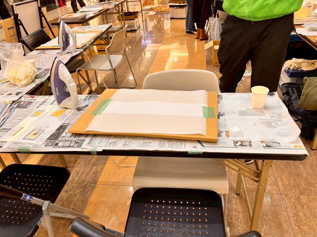 Iwate_emsc's tweet photo. 【活動紹介⑧みつろうラップの作成🐝】
 みつろうやオイルで布をコーティングすることでできる『みつろうラップ』を制作しています！
プラスチックラップと異なり、洗えば繰り返し使える優れものです👀👀
4月20日のサオリで実際に作れるので、興味のある方はぜひG36へ🙌！

#春から岩大
#岩手大学 https://t.co/JFBUc4RULT