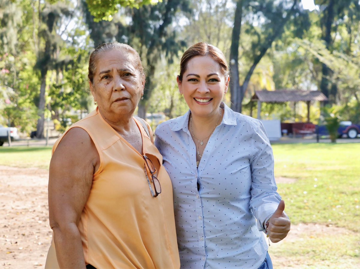 Las mujeres de #Morelos me llenan de esperanza. Fuertes, valientes y con la dignidad en alto. Como #Zapata, preferimos la lucha honesta a la sumisión.

¡Con ustedes, todo es posible! 🇲🇽