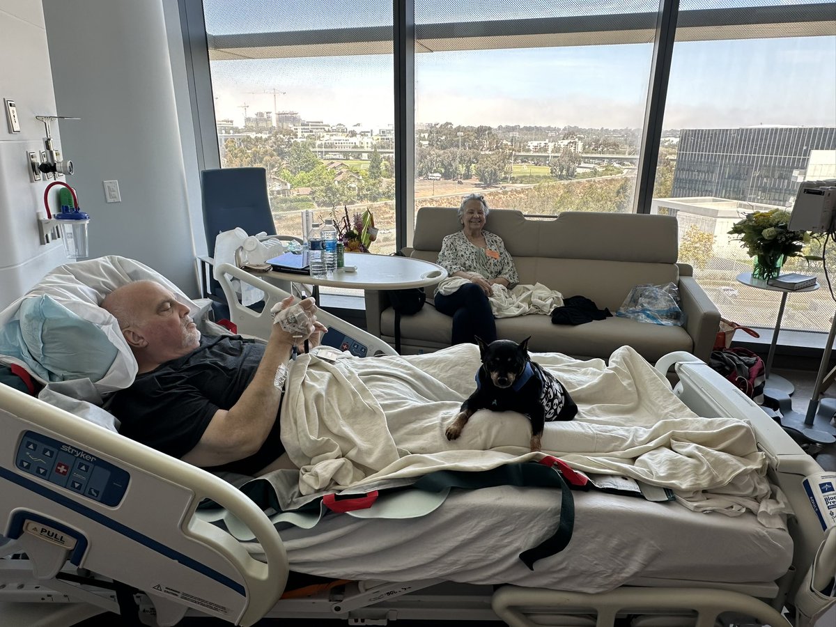 StevenMSanDiego's tweet photo. @SanDiegoFreeman This is Buster visiting his dad in the hospital -he loved his daddy very much 🙏🐾❤️ https://t.co/MD2iAeDNfR