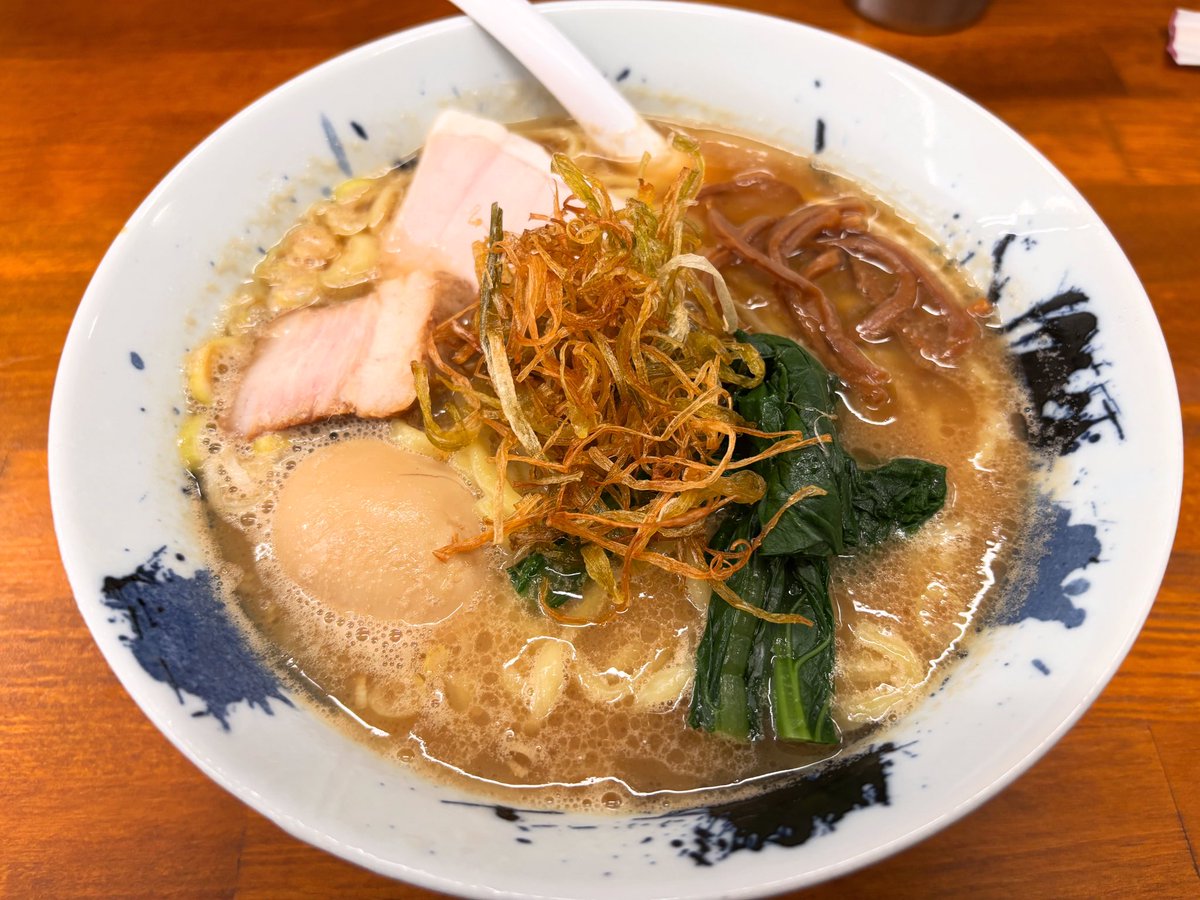 uskjam1's tweet photo. 体重減ってもうたのでラーメン🍜
初訪のらーめん松さんへ、1番乗り。
店主様も明るく味もサイコー😀でした！
#らーめん松 https://t.co/2x69kSXYtX
