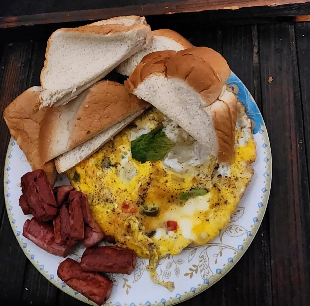ItsmindofJson's tweet photo. Sometimes cause Im hi,  sometimes for fun,  even when #lestruggle #REALMENCOOK looovvee #fritatas 

😃😃 yow #rn y'all know In real life for years I was the Manager of a bunch of Italian restaurants  Riverdale and UES #nojoke I just play too much with food lol https://t.co/dj4IkaXwhG