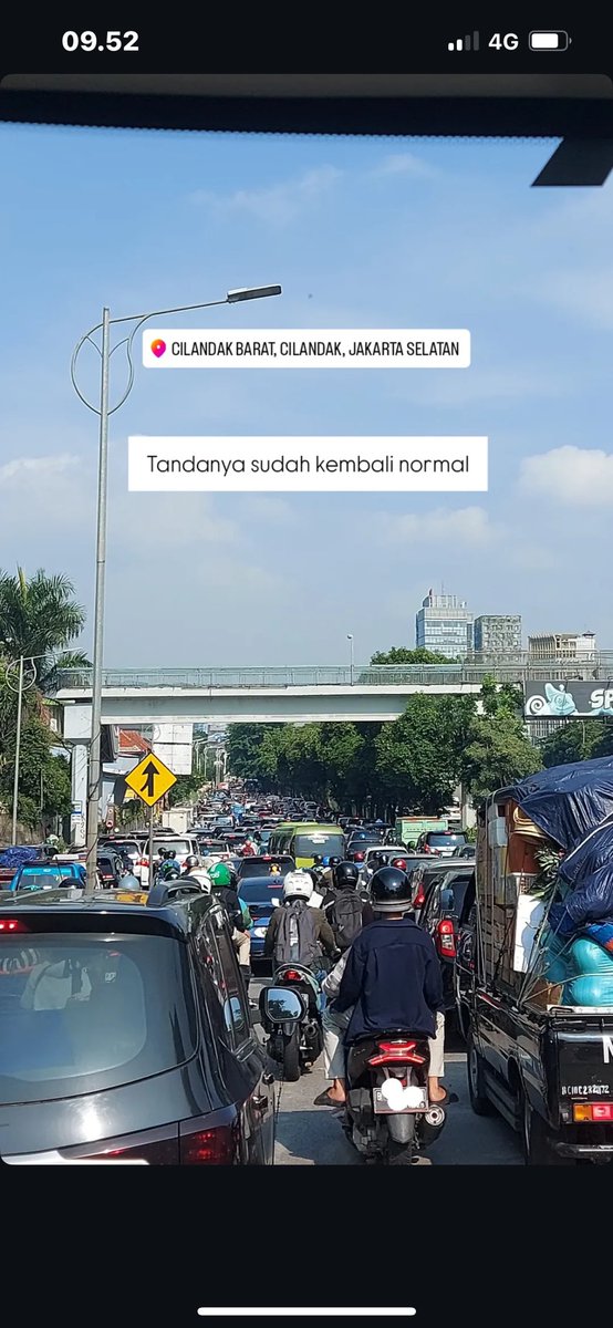 KabarBintaro's tweet photo. Pantauan kepadatan arus lalu lintas di sejumlah wilayah Jakarta, Rabu (9/4) pagi.

📸 @debbyhq_ @isra_im29 https://t.co/vy9oDUNjhn