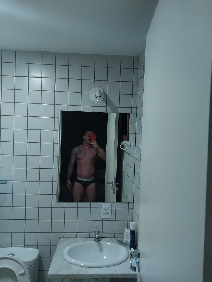 cezarmoabi's tweet photo. Não bebe água / perfil de baiacool https://t.co/9wwPmVXcwz