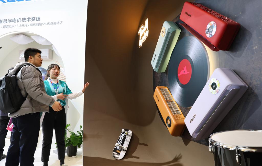 【一季度中國製造業銷售收入同比增長4.8%】國家稅務總局9日發布數據，2025年第一季度，中國製造業銷售收入同比增長4.8%，佔全國銷售比重達29.1%，較上年同期提高0.8個百分點，為經濟持續增長提供重要支撐。其中，裝備製造業銷售收入同比增長9.7%，保持較快增長。