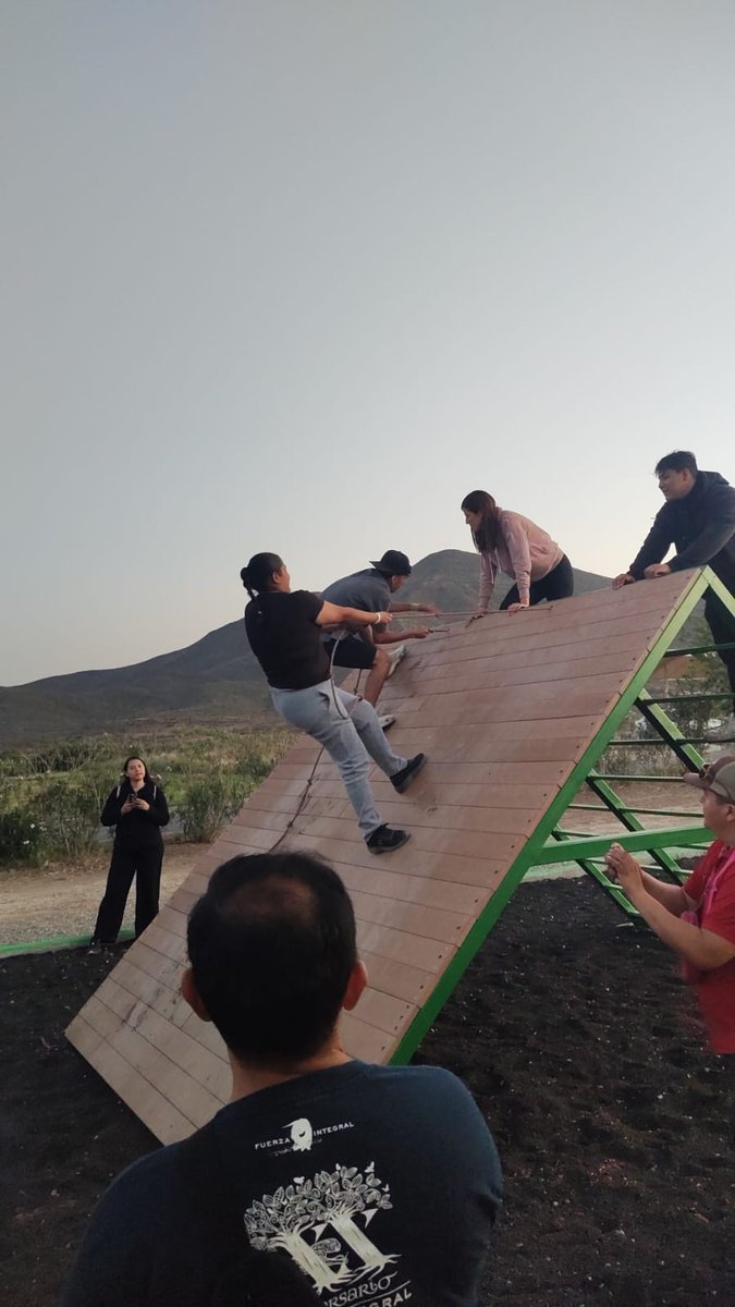 Nuestros alumnos y personal acudieron al campamento en @TierraAltaCoahuila realizando diferentes actividades físicas y deportivas. Agradecemos a nuestra Directora General de <a href="/CECyTECoahuila/">CECyTE Coahuila</a> Lic. <a href="/luciaazucena/">Azucena Ramos</a> por brindar esta grandiosa oportunidad a nuestra comunidad estudiantil