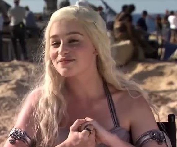 emiliasafin's tweet image. khaleesi and khaleesi 🩷🩷