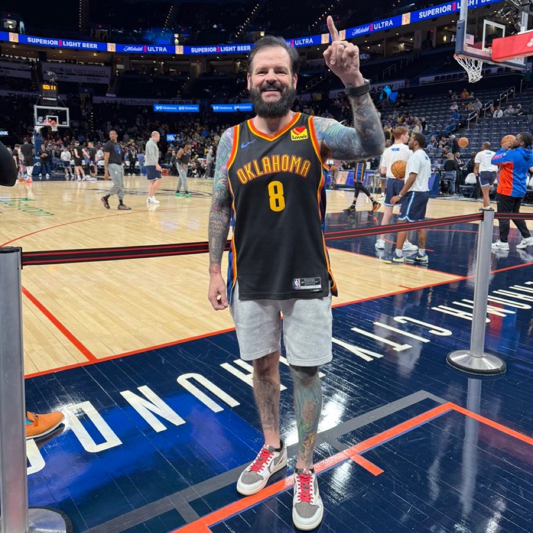 LakeShowYo tweet media