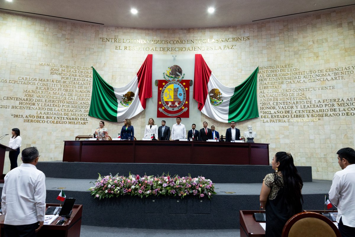 DDHPO's tweet photo. La titular de la Defensoría de los Derechos Humanos del Pueblo de Oaxaca, Mtra. Elizabeth Lara Rodríguez, presentó su Segundo Informe de Actividades 2024 – 2025 desde el Recinto Legislativo del Honorable Congreso del Estado...(1/3) https://t.co/fWjfGlwvmM