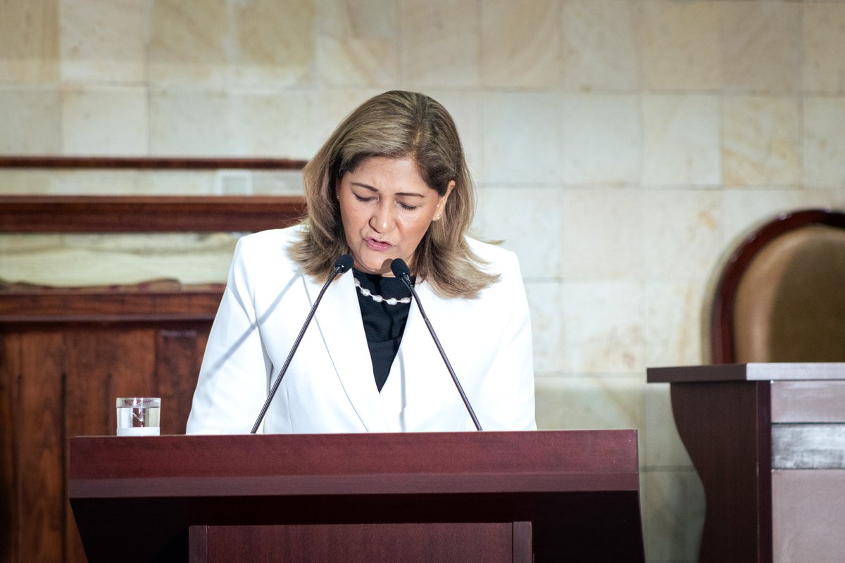 DDHPO's tweet photo. La titular de la Defensoría de los Derechos Humanos del Pueblo de Oaxaca, Mtra. Elizabeth Lara Rodríguez, presentó su Segundo Informe de Actividades 2024 – 2025 desde el Recinto Legislativo del Honorable Congreso del Estado...(1/3) https://t.co/fWjfGlwvmM