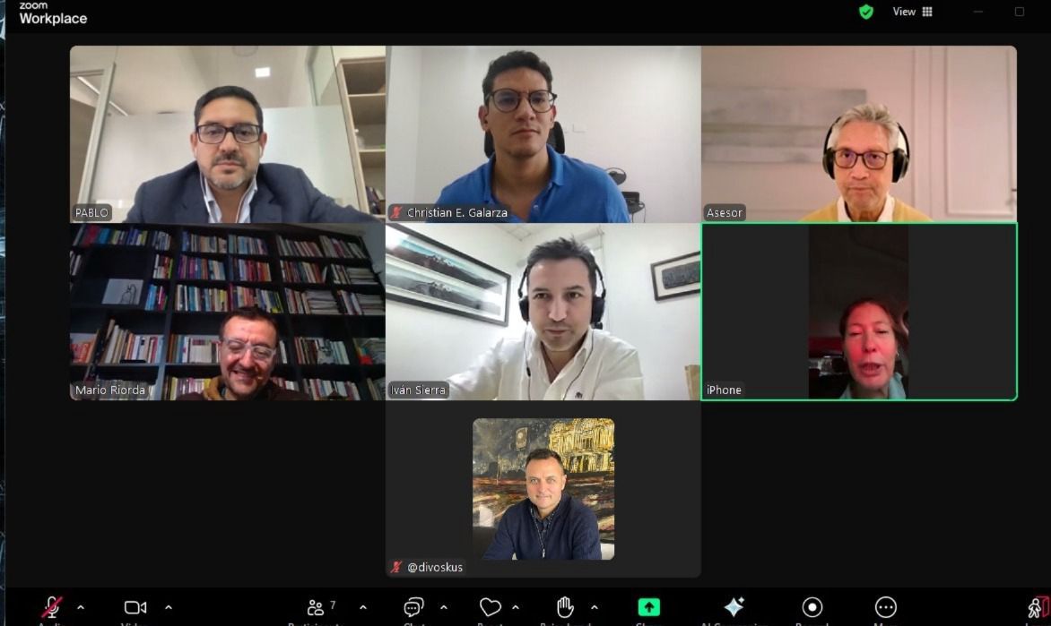 ElPortalEcu's tweet image. ⚪ ¿Estos son los qué quieren dar resultados de exit poll el dia de las elecciones?

¿Asesores de Luisa y el dueño de la encuestadora? #Telcodata