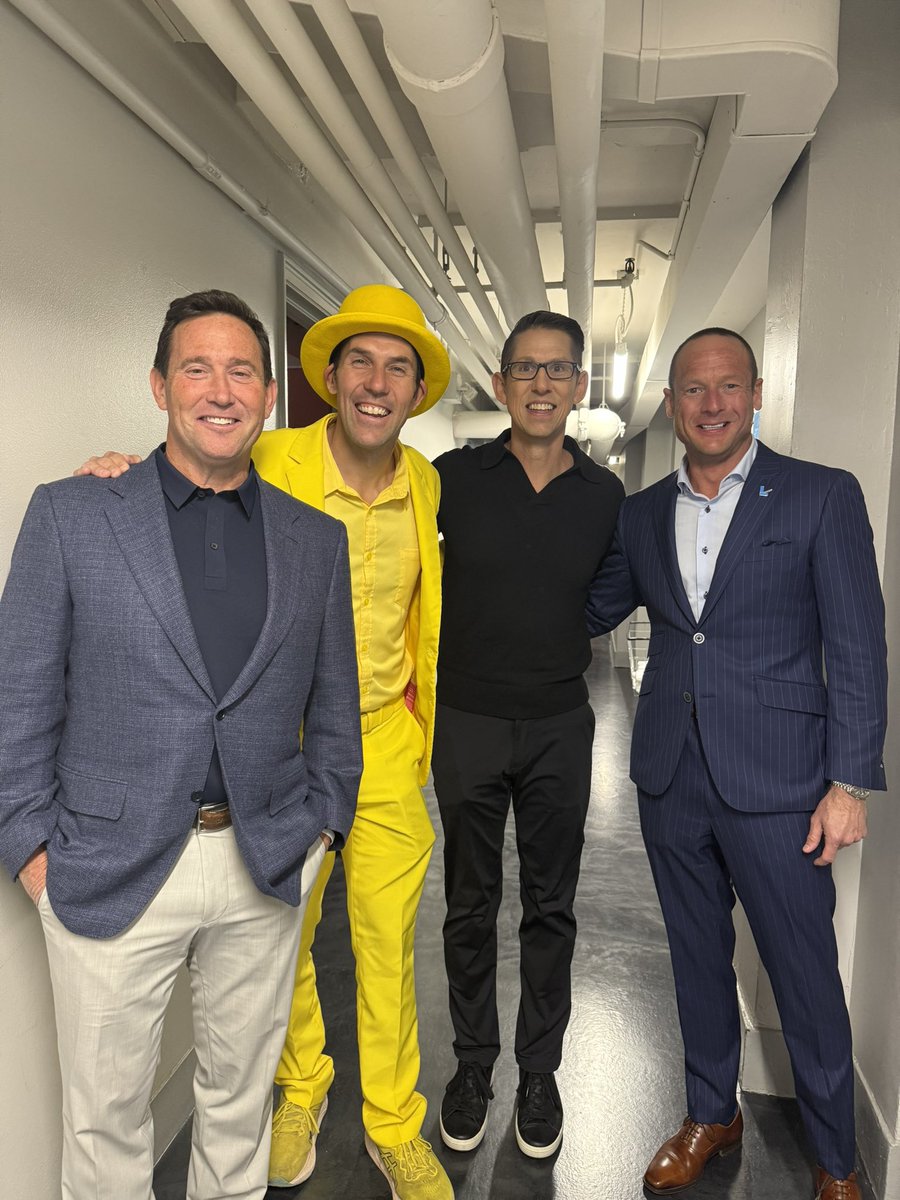 BrianMorrisBMO's tweet image. What an AMAZING day at @Leadercast 25 here in KC! Extremely grateful for our speakers who brought amazing and impactful messages to our attendees. Thank you @JonGordon11 , @YellowTuxJesse and @HalElrod for helping make today special!