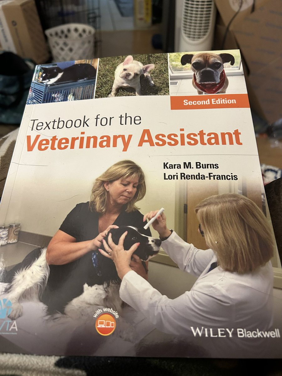 MarkAurand11's tweet photo. Always remember to get a paper Copy as a Backup for Studying #VetAssistant #Class https://t.co/q117SRa7iJ