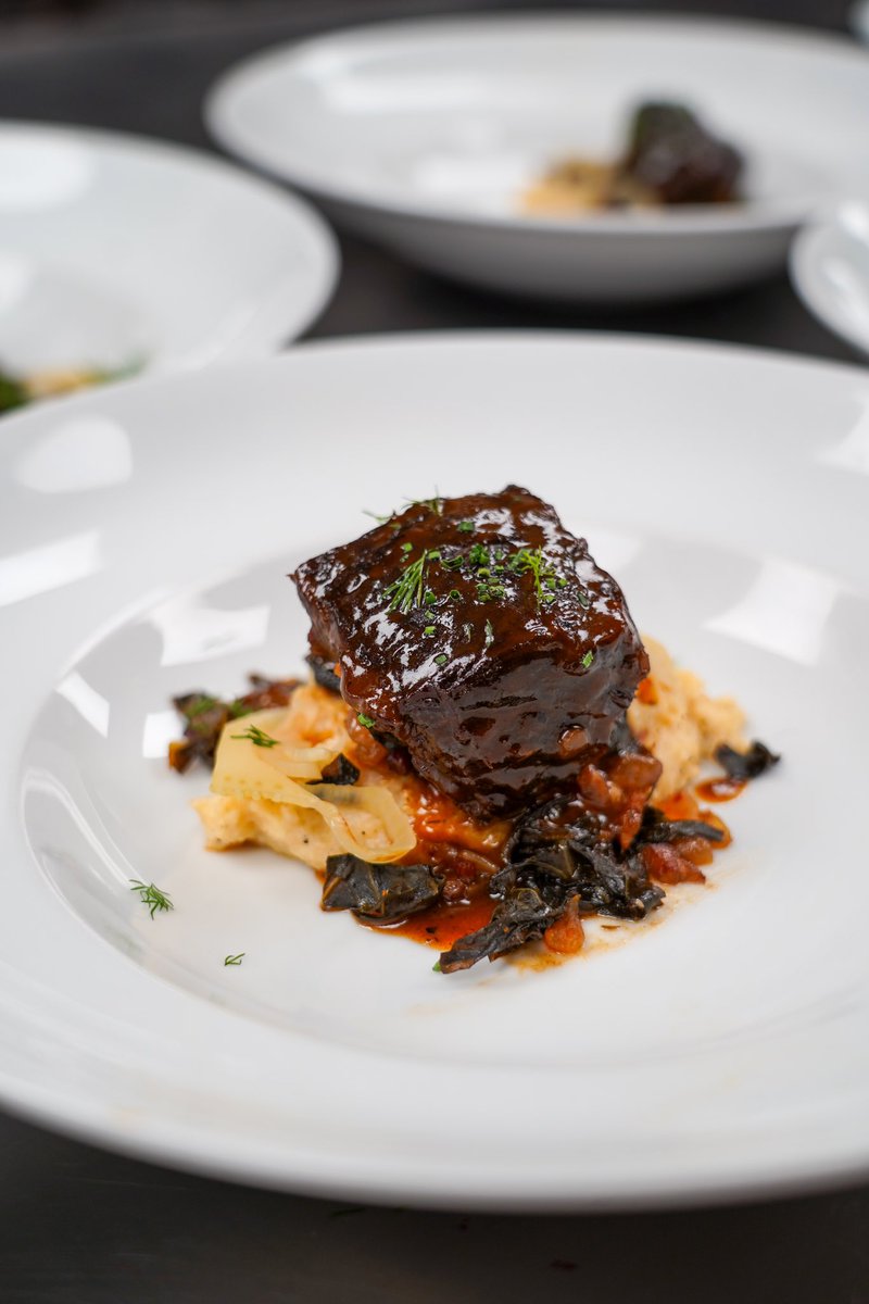 iceculinary's tweet image. What’s going on today at ICE-LA? It’s Banquet Day in Chef Lee’s class 🍛🍽️👀 

#ICECulinary #Culinary #CulinarySchool #CulinaryArts #LosAngeles #Foodie