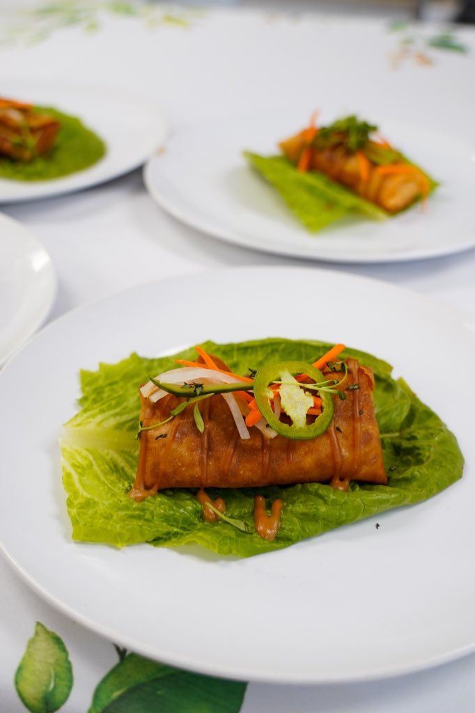 iceculinary's tweet image. What’s going on today at ICE-LA? It’s Banquet Day in Chef Lee’s class 🍛🍽️👀 

#ICECulinary #Culinary #CulinarySchool #CulinaryArts #LosAngeles #Foodie