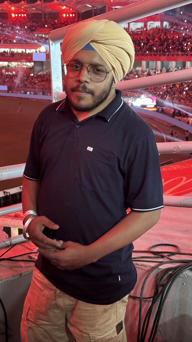 paramwaliaa's tweet photo. Sade Punjab ch aake Sade Punjab nu kive hra sskda koi ?? 🎉🎊🎇🎇🎆🧨🏆
Congratulations brave players of @PunjabKingsIPL @iplt20 @realpreityzinta  ✌️✌️🥁🎉❤️
#ipl #punjabkings #mullanpurcricketstadium #trending #viral #reels #CSK #PBK #cricketlovers @BJP4Punjab @ILalpura https://t.co/u1Xav9h4Nq
