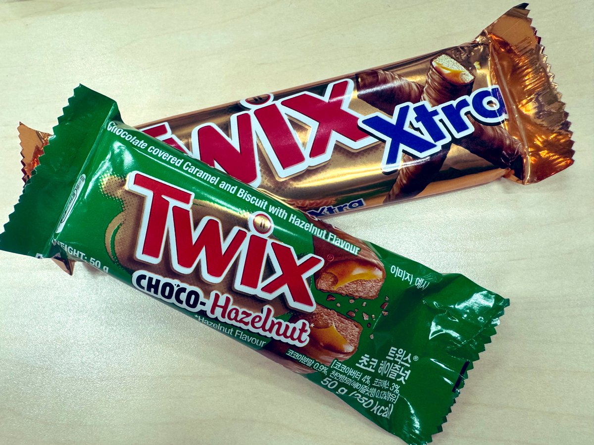 evilstrad1's tweet photo. グッドモーニング👍DAY1346
お土産の #Twix 🥰家族みんな大好き!
海外行くと絶対買っちゃうやつ😋
しかも韓国🇰🇷バージョンがあるって知らなかったよ✨うん、好きなお菓子とコラボした #FUNDARTS とか面白そう!
あっ、『じゃ◯りこ』あったな🤩
#今日も素敵な1日でありますように🍫 https://t.co/xjMYrbmGz1