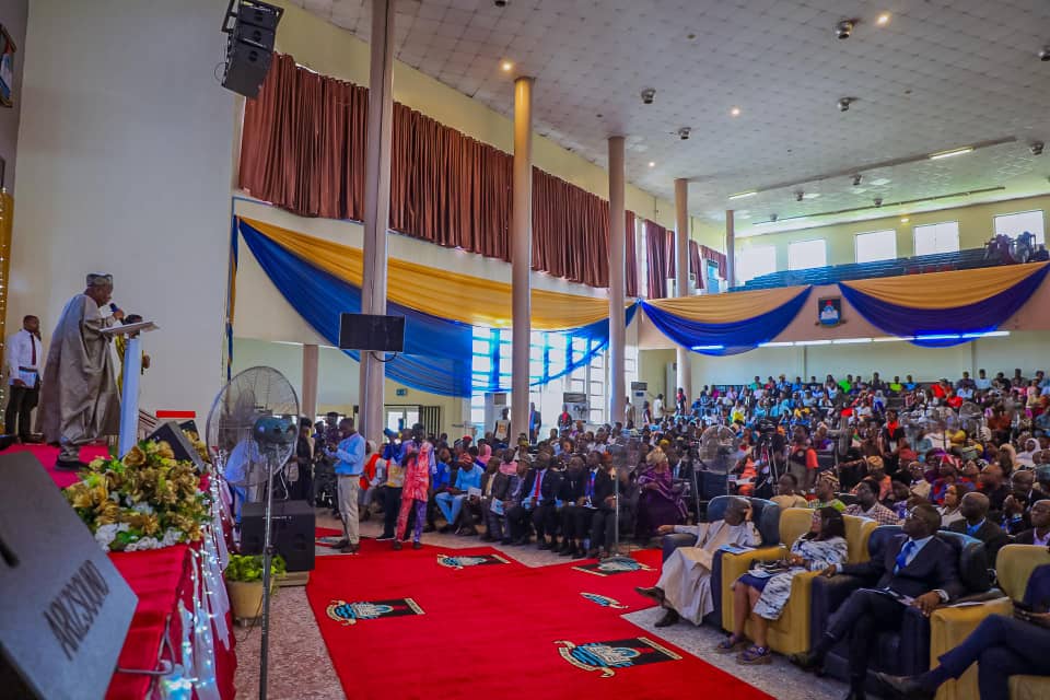 Dr Abdullahi Umar Ganduje (@govumargandujee) on Twitter photo Today in Lagos, I chaired the 28th Convocation Lecture of Lagos State University.
The lecture themed Patriotism, Citizenship, and National Ownership: The Imperative of Collective Responsibility for Nigeria's Future. lecture was delivered by Education Minister <a href="/DrTunjiAlausa/">Dr. Tunji Alausa</a> Today in Lagos, I chaired the 28th Convocation Lecture of Lagos State University.
The lecture themed Patriotism, Citizenship, and National Ownership: The Imperative of Collective Responsibility for Nigeria's Future. lecture was delivered by Education Minister <a href="/DrTunjiAlausa/">Dr. Tunji Alausa</a>