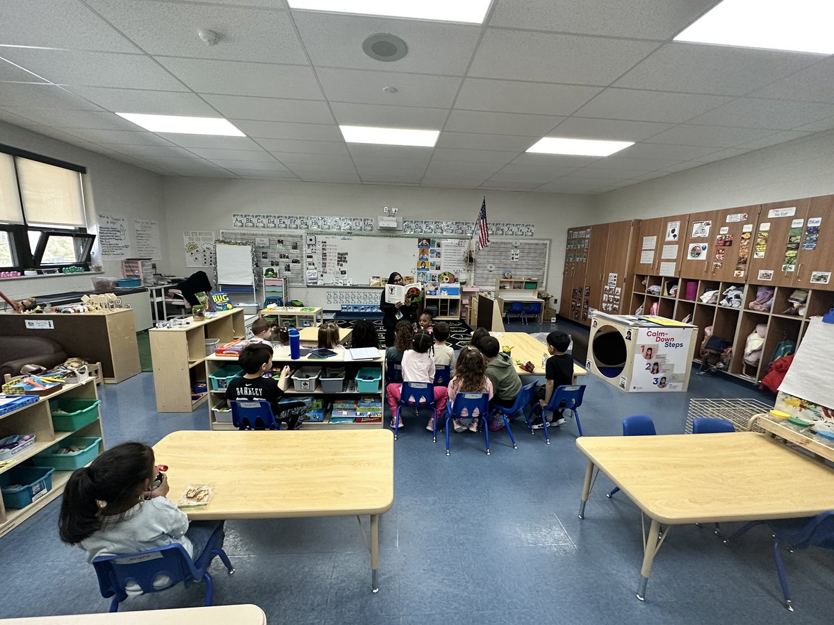 MelC930's tweet image. I love reading to my kiddoes! They loved listening to The Grouchy Ladybug by Eric Carle #PreK #ReadingIsFUNdamental 📚