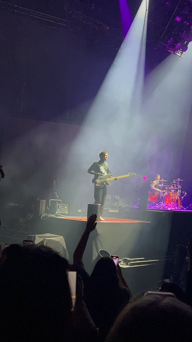 ryansteckeninlu's tweet photo. Unreal (Why does it look like Joshs breaking on the piano lmao) https://t.co/SzYeDvxVnx
