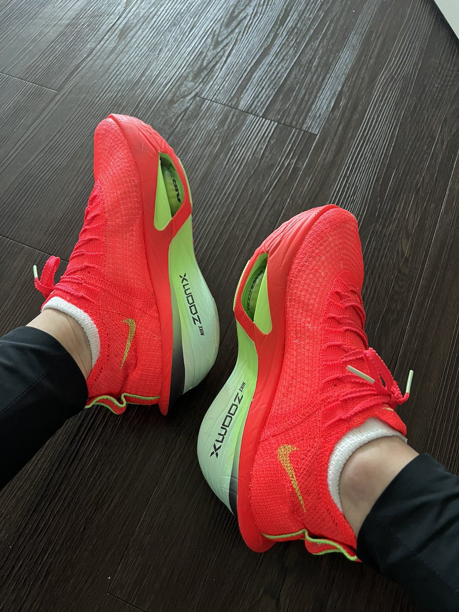RawanAAmir's tweet image. Just wrapped up my metabolic stress test: 🏃🏻♀️
✅ 18:01 on full Bruce (final stage)
✅ VO₂ max 45.4 (95th percentile)
May or may not have outrun all the boys… in my @Nike #AlphaFly 3s 👟☺️🔥
Next goal: breaking the Bruce 💪🏻
@hopkinsheart
#FellowLife #CardioTwitter #WIC