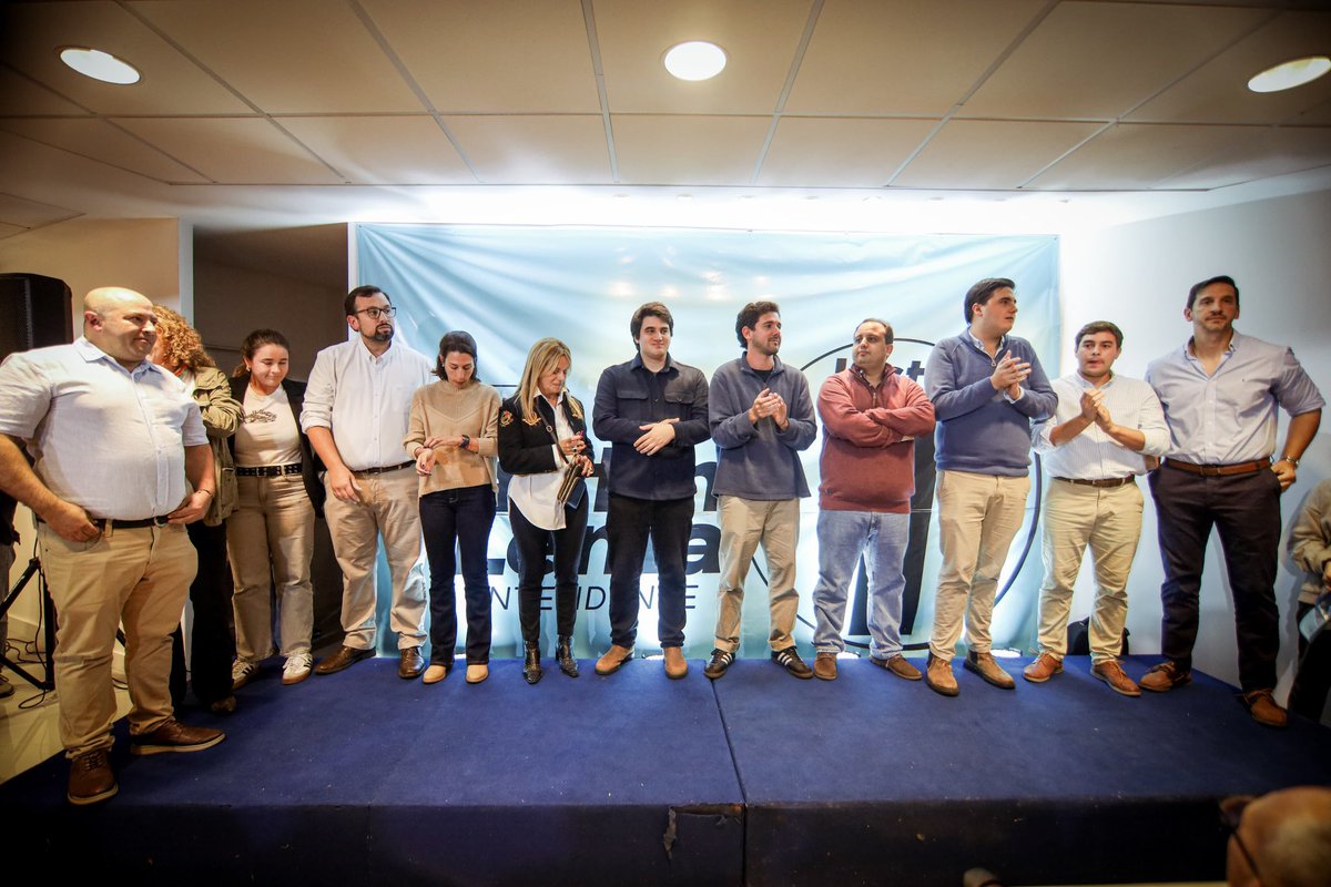 JavierGarcia_Uy's tweet photo. Acompañado la presentación de la #Lista1 
Este 11 de mayo cambiamos Montevideo con @MartinLemaUy 
#YaEstá https://t.co/2l7PQQNrFo