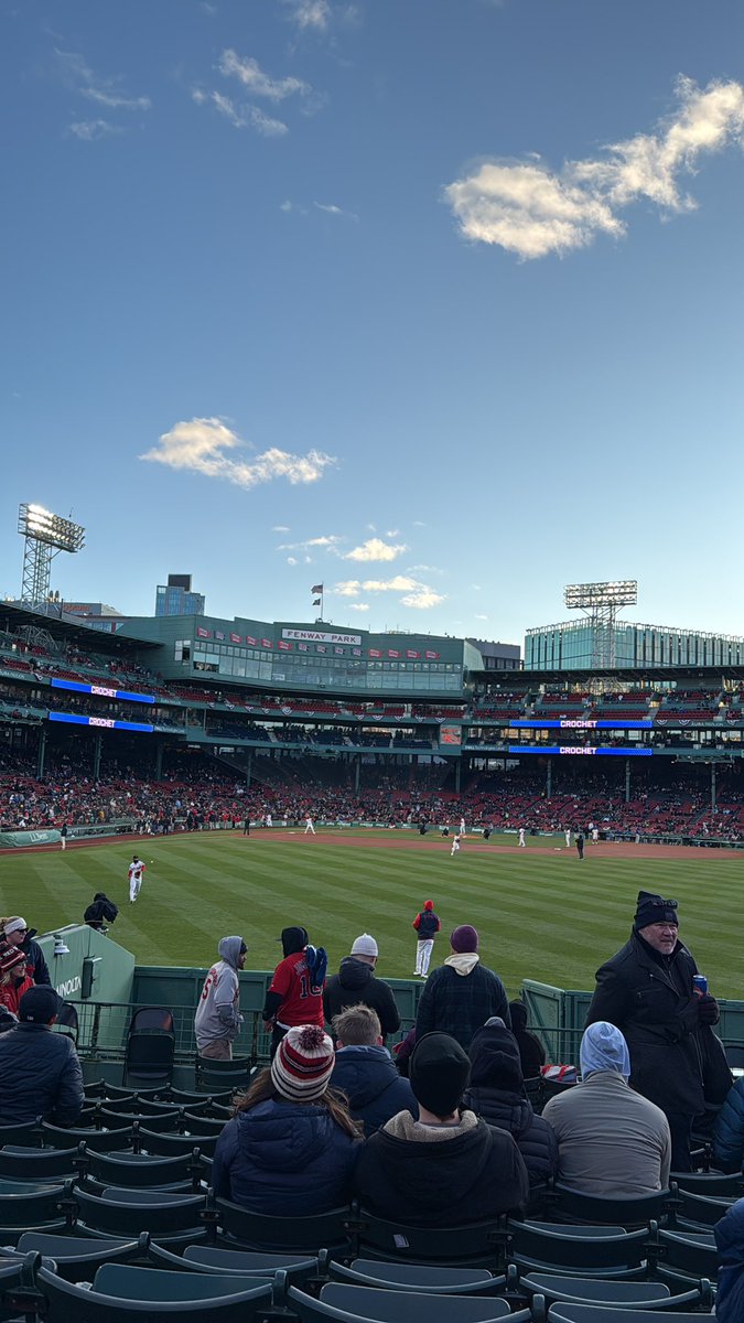 shoptalk508's tweet photo. Ace bump day. 36 and Windy. Feels like October baseball #OINK 🐷 https://t.co/HKVk1SgG1f