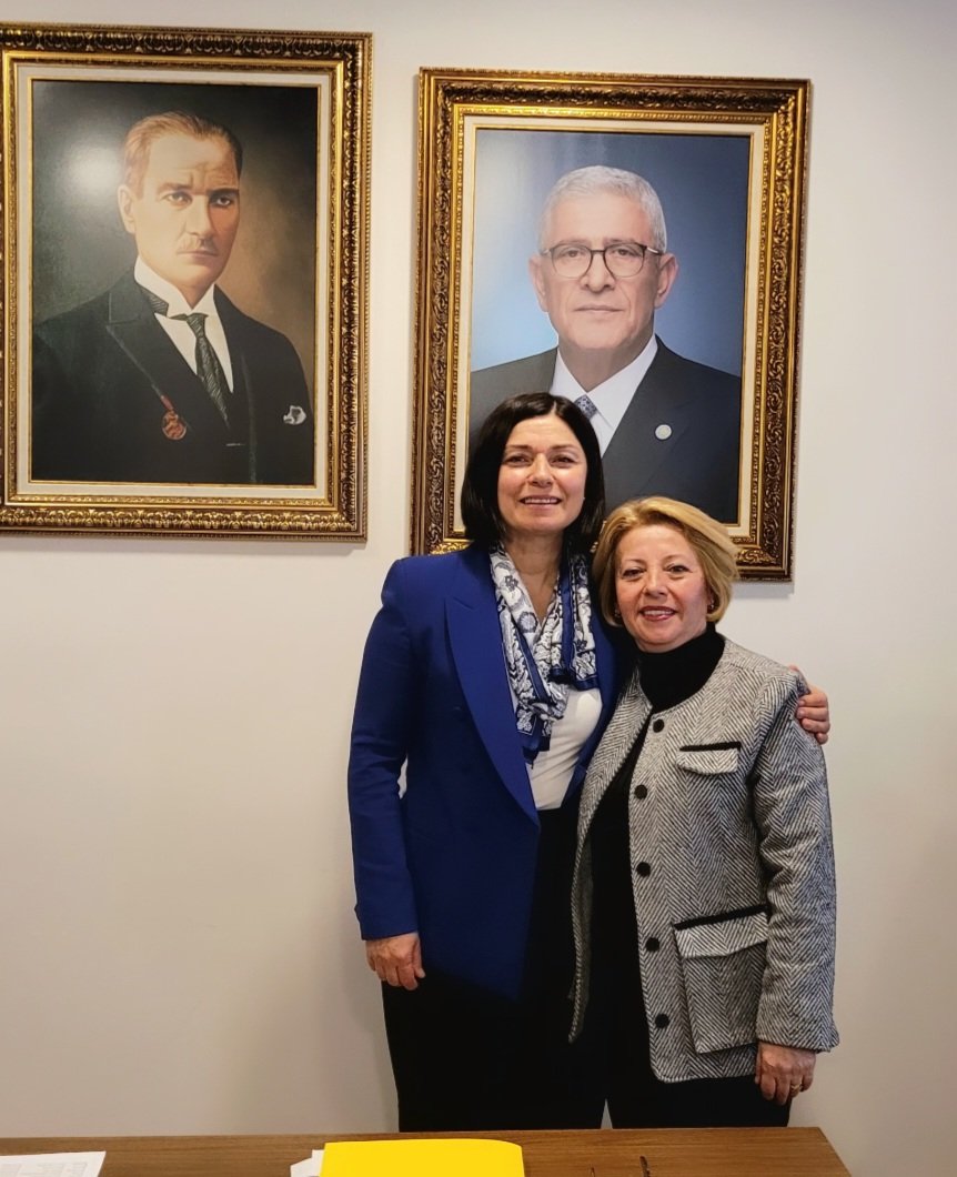 IlknurNigdeli's tweet photo. ☀️🇹🇷🇹🇷☀️
Genel Başkan Yardımcımız
Kadın,Aile ve Sosyal Hizmetler Başkanımız
Sn. Kevser Ofluoğlu'nu makamında ziyaret ettik. Kendilerine nazik misafirperverlikleri için çok teşekkür ediyoruz.
#SonKaleİYİParti

@iyiparti 
@MDervisogluTR 
@KevserOfluoglu 
@iyipartimamakkk https://t.co/8BRCpd5scB