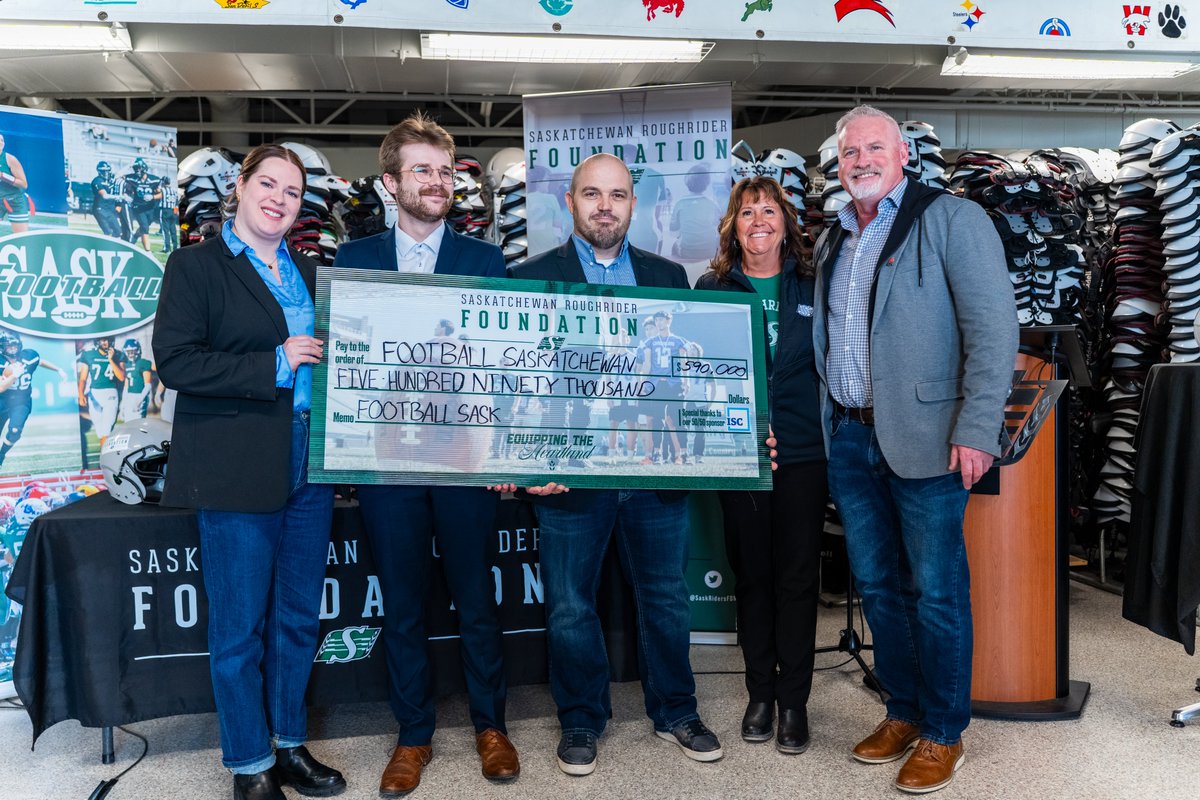 Saskatchewan Roughrider Foundation (@saskridersfdn) on Twitter photo 🏈 Proud to present $590K to <a href="/FootballSask/">Football Sask</a>, supporting their programs and to provide 1K new helmets to amateur football programs across Sask!
Thanks ISC & Rider Nation for making our $1.8M amateur football investment possible.
Together we're #EquippingTheHeartland 💚 🏈 Proud to present $590K to <a href="/FootballSask/">Football Sask</a>, supporting their programs and to provide 1K new helmets to amateur football programs across Sask!
Thanks ISC & Rider Nation for making our $1.8M amateur football investment possible.
Together we're #EquippingTheHeartland 💚