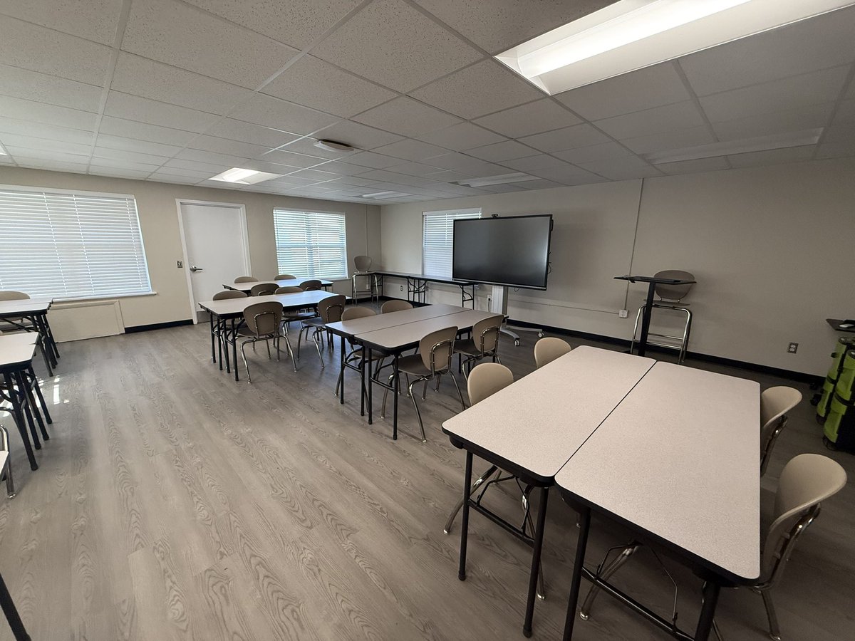 kp_maddox's tweet image. It’s amazing what a little paint and big dreams look like in real life! #techLeader #collaborativespaces