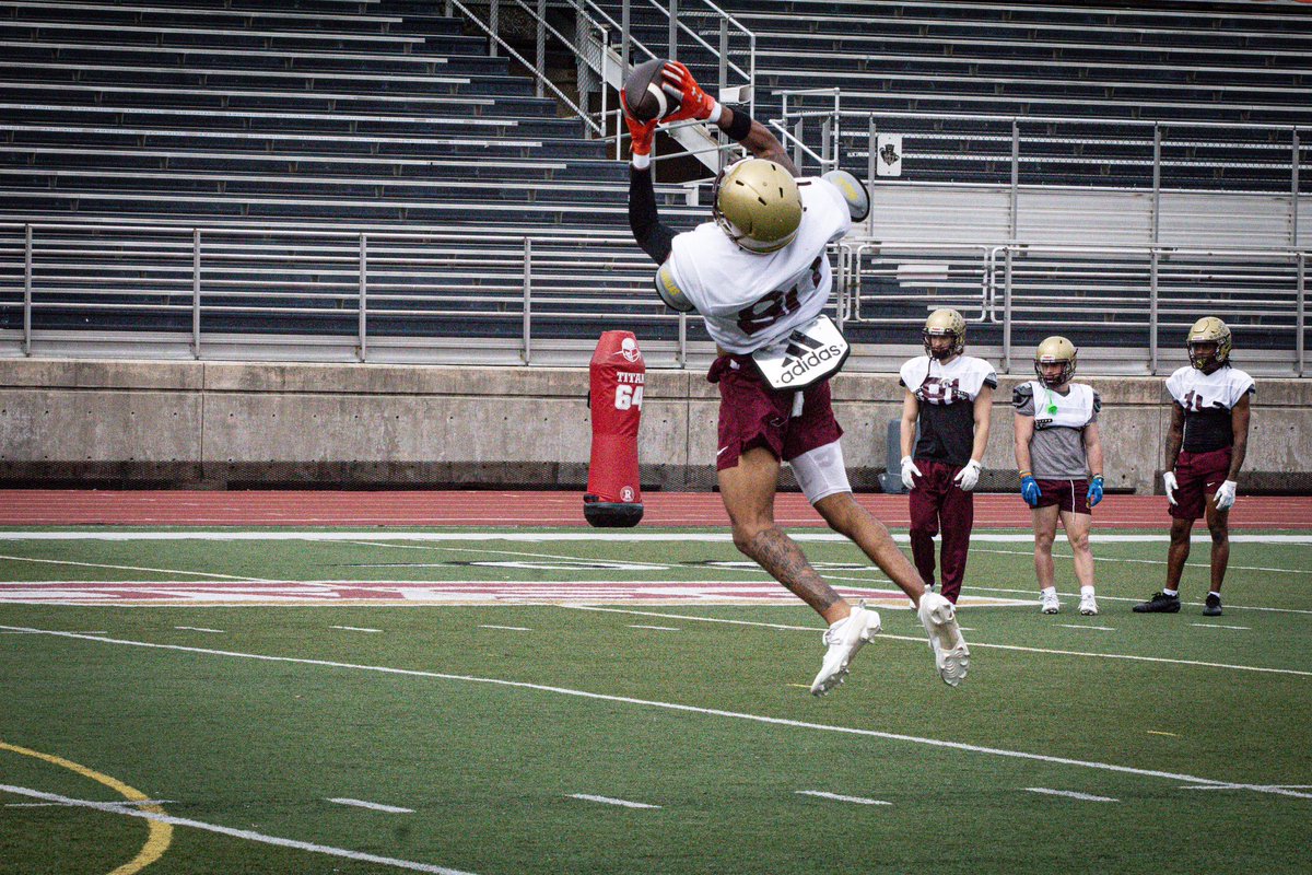 KUBearsFootball's tweet photo. Some 📸 from Spring Ball 🔥🐻‼️

Practice #8 tomorrow 🗓️

#BearsEat #1-0 https://t.co/MS4SIVfYkZ