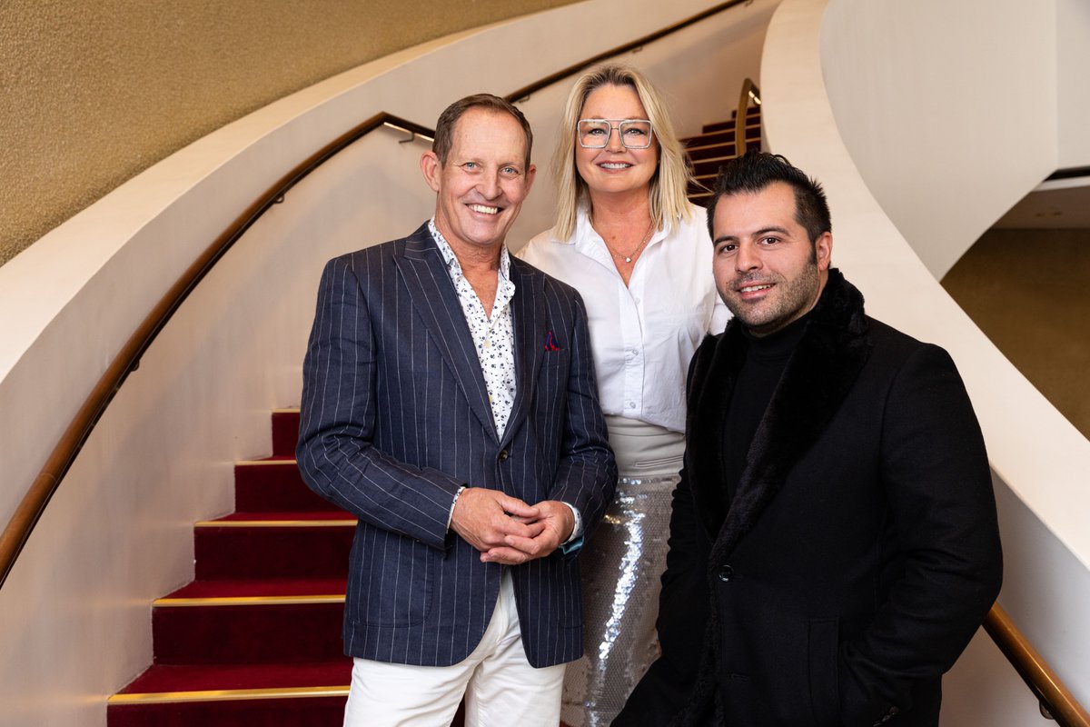 Producer John Frost for Crossroads Live has revealed the first three cast members for the 40th Anniversary Australian tour of Andrew Lloyd Webber’s iconic musical CATS! 🐾 

aussietheatre.com.au/news/three-cas…

#CATS #MusicalTheatre #AndrewLloydWebber #AussieTheatre