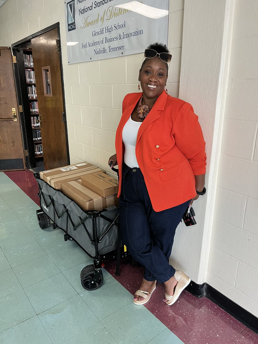 MNPSLibraries's tweet photo. It's National Library Workers Day! Many thanks to our colleagues @NowatNPL! The Limitless Libraries team, Shared Systems team, and all of the many wonderful children's and teen librarians help us spread #bookjoy all over Music City! @LimitlessLib
@NPLFoundation #mnpsreads https://t.co/kRtdvzG14z