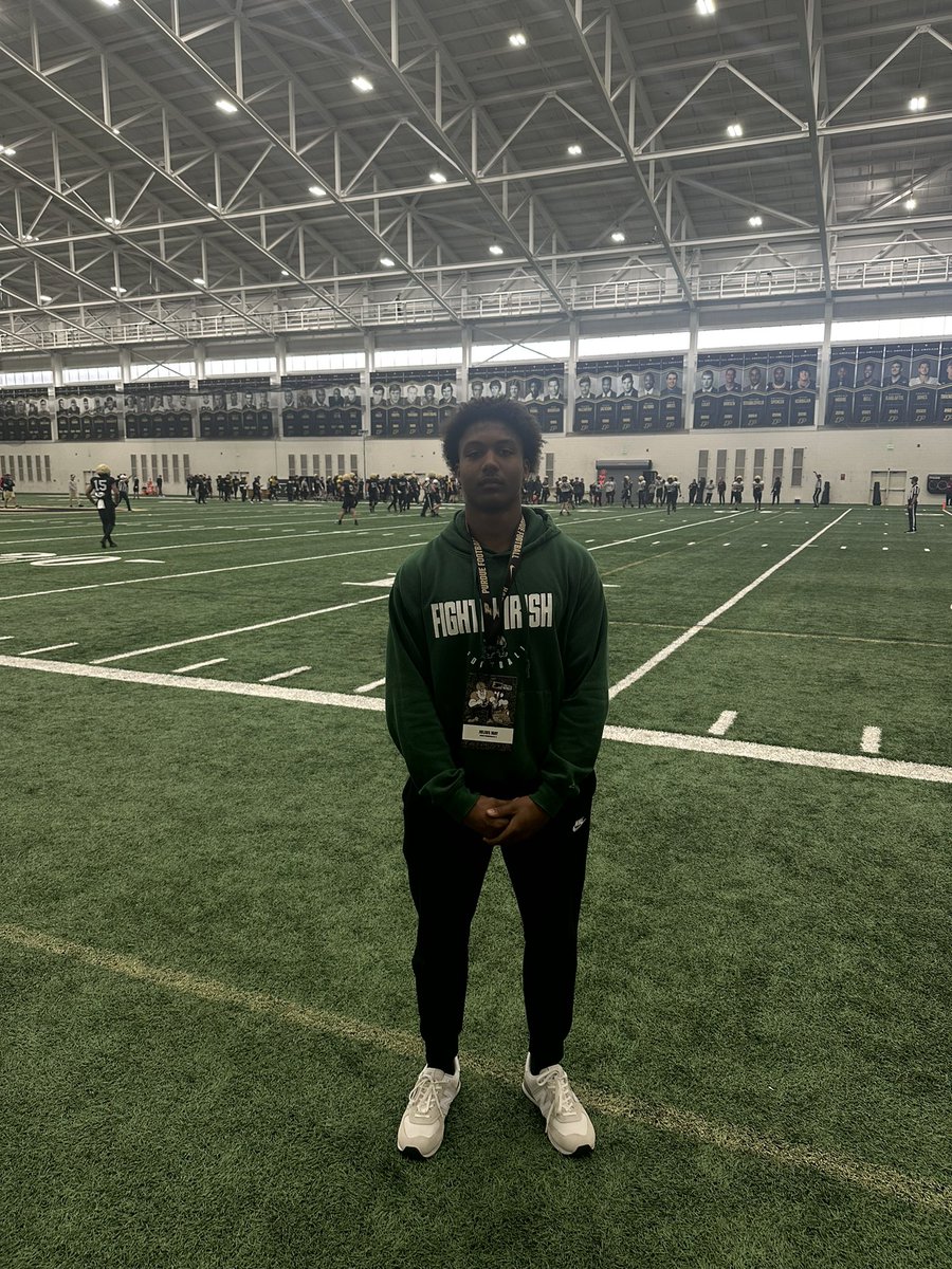 JuliusMay_9's tweet photo. Had a great day @BoilerFootball on Saturday! Thank you again @Nrenna for the invite. I Learned a lot about your guys program and would love to be back!!@youngbloodgreg @PrepRedzoneIL @EDGYTIM @AllenTrieu @GoJacksFB @NDSUfootball @GoAugie @Coach_CJIrvin @Recruit2Illini @MKeeler5 https://t.co/ds3wIJPIij