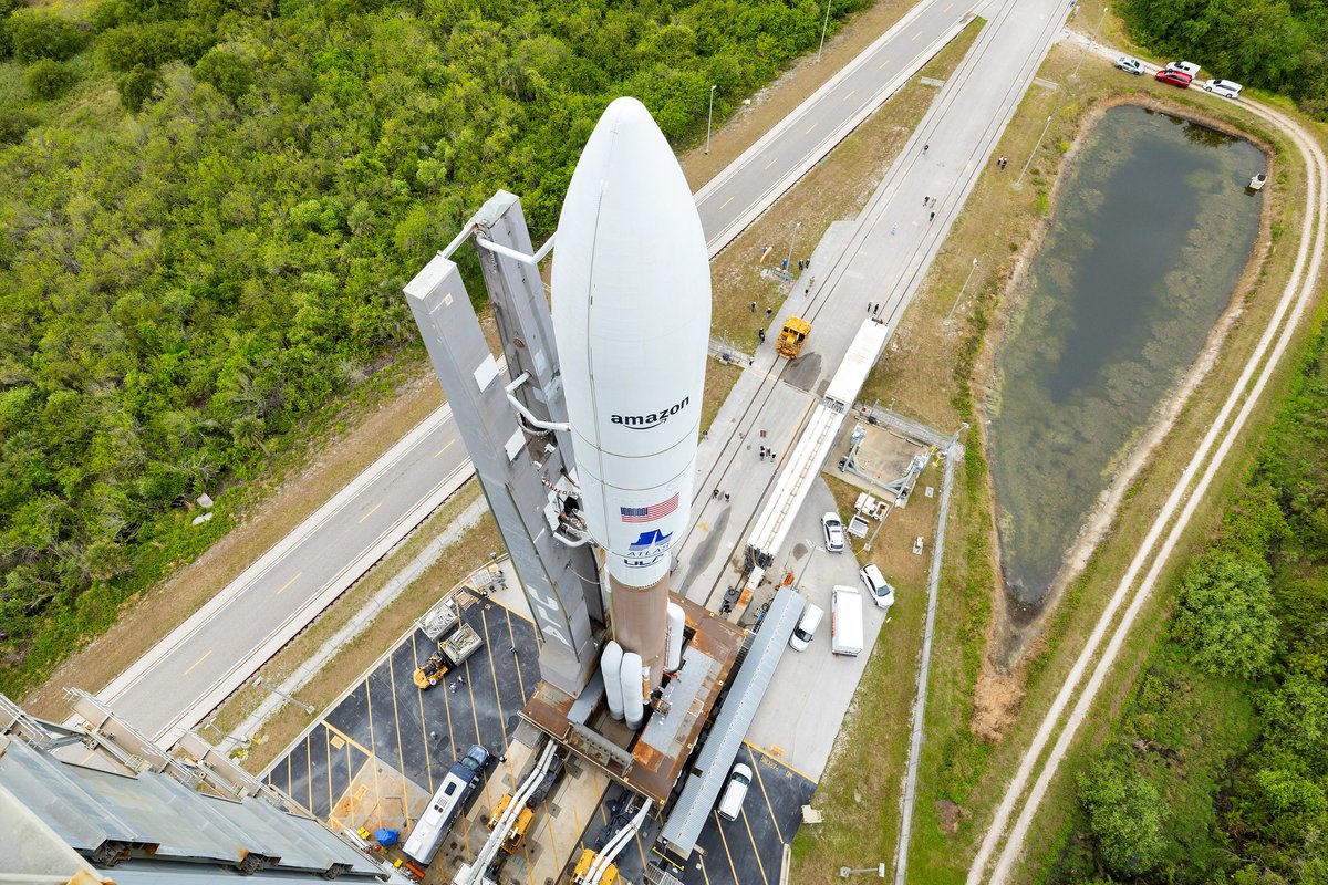 ulalaunch's tweet photo. #AtlasV and #Kuiper1 travel to the launch pad for #Amazon's #ProjectKuiper.

📸 photo album: https://t.co/1CoNAl7a0Z https://t.co/Q5O7B52Nbl
