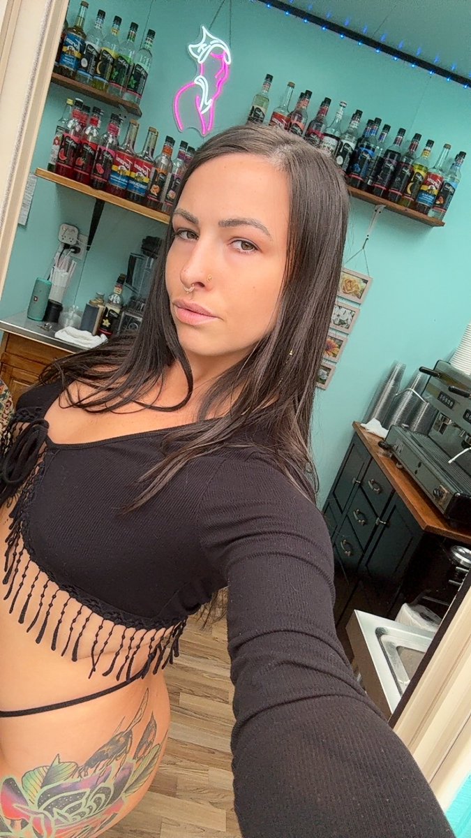 starcakespdx's tweet photo. ‼️ ONE-TIME ONLY ‼️ You never see me slinging lattes on a Tuesday… and you won’t again! ☕️✨ I’m at NE Lombard St. TODAY until 6 PM sharp! This is your only shot—don’t miss out! ⏳☀️@beaniesbikini 

#OneTimeOnly #BikiniBarista #CatchMeIfYouCan https://t.co/NMtoRvi3De