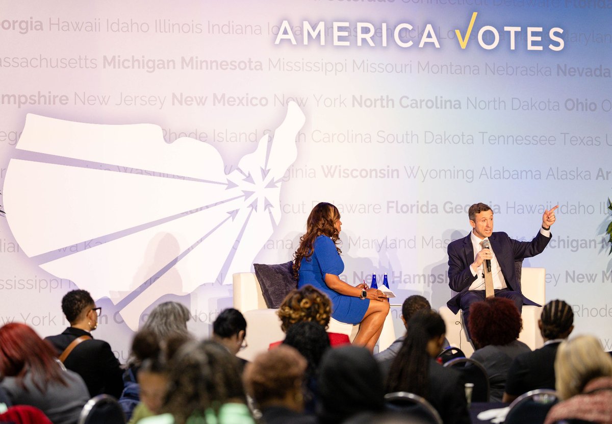 AmericaVotes's tweet photo. Welcome DNC Chair, @kenmartin73! Thank you for addressing the America Votes State Summit to share your plans for how we can build back and make lasting progress. #Avsummit25 https://t.co/RHVnsuh7Kt