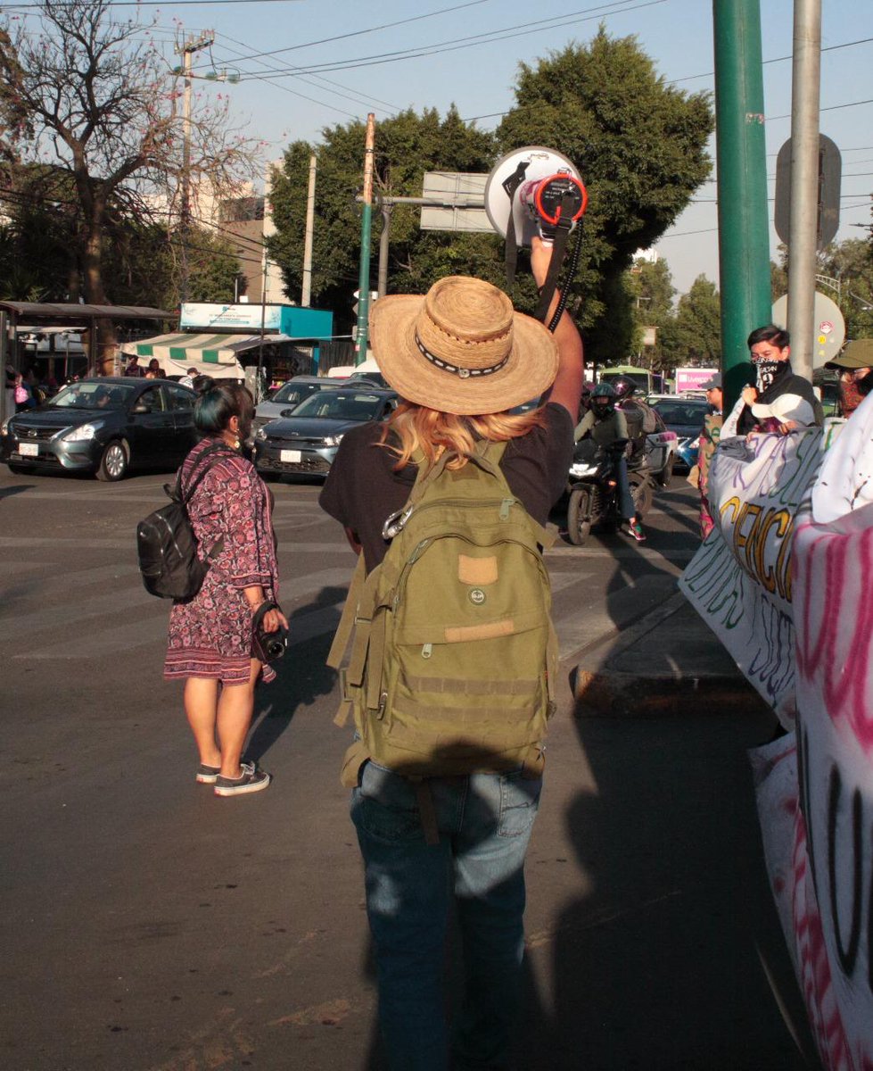 FAE_UNAM's tweet photo. 🧵Hilo de fotos de la marcha estudiantil en Ciudad Universitaria #UNAM llevada a cabo el viernes 4 de abril

#FAE #ComedoresSubsidiados https://t.co/rWA4IUMEwq