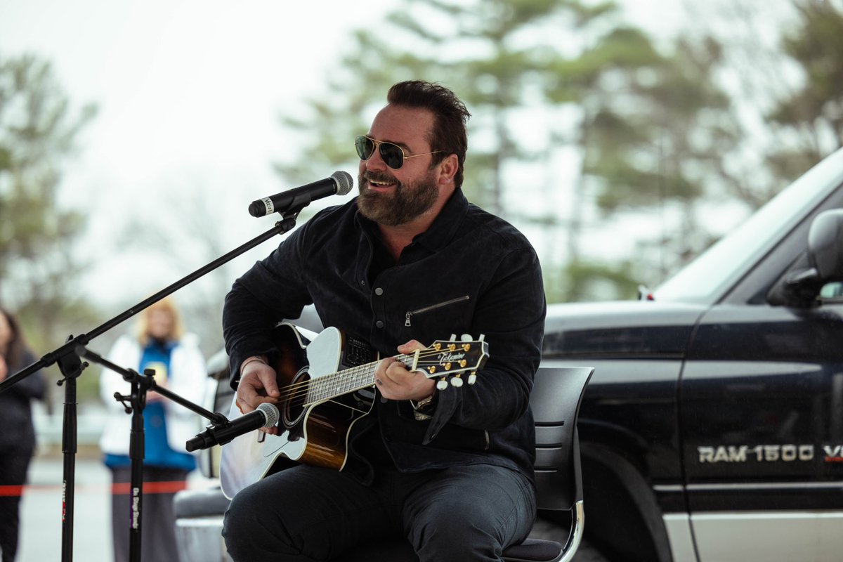 leebrice's tweet image. 12 years since this went number one..and it still hits home. Thankful I was able to celebrate this milestone at SFC Monti’s Congressional Medal of Honor Ceremony with so many of the brave men and women who fight for our country every day. This song is not only about you, but it’s…
