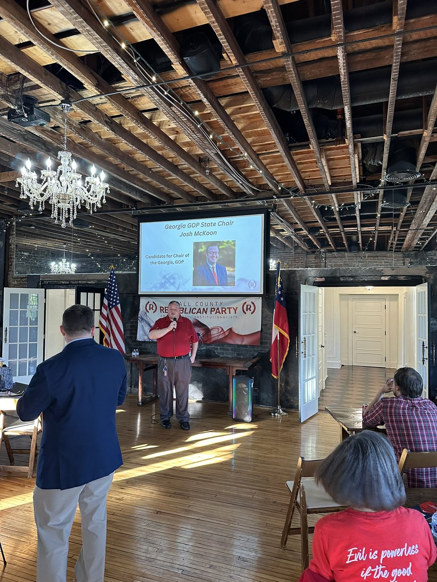 SaaronGA's tweet photo. Thank you so much to the @HallCountyGOP and Chariman Elsarelli for allowing me a few minutes to speak tonight! It’s always great to come to Hall GOP! #ga9gop #gapol #gagop https://t.co/PYMEfxvlcW