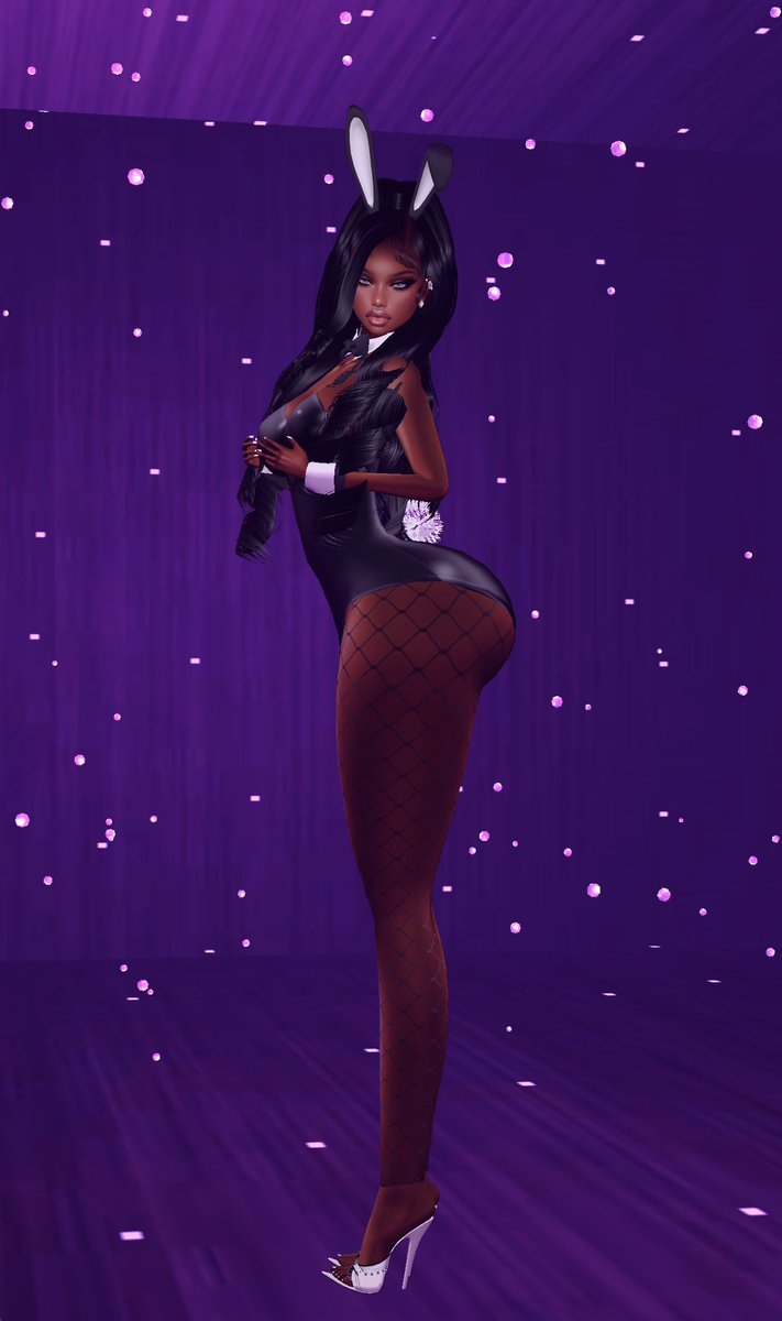 TheITGurle's tweet photo. Playboy Body 💋
@SupremeQueenNia Playboy Mansion Ball
Adore Cotswold Wintour ❄️

Xoxo https://t.co/uNKmabi1w0