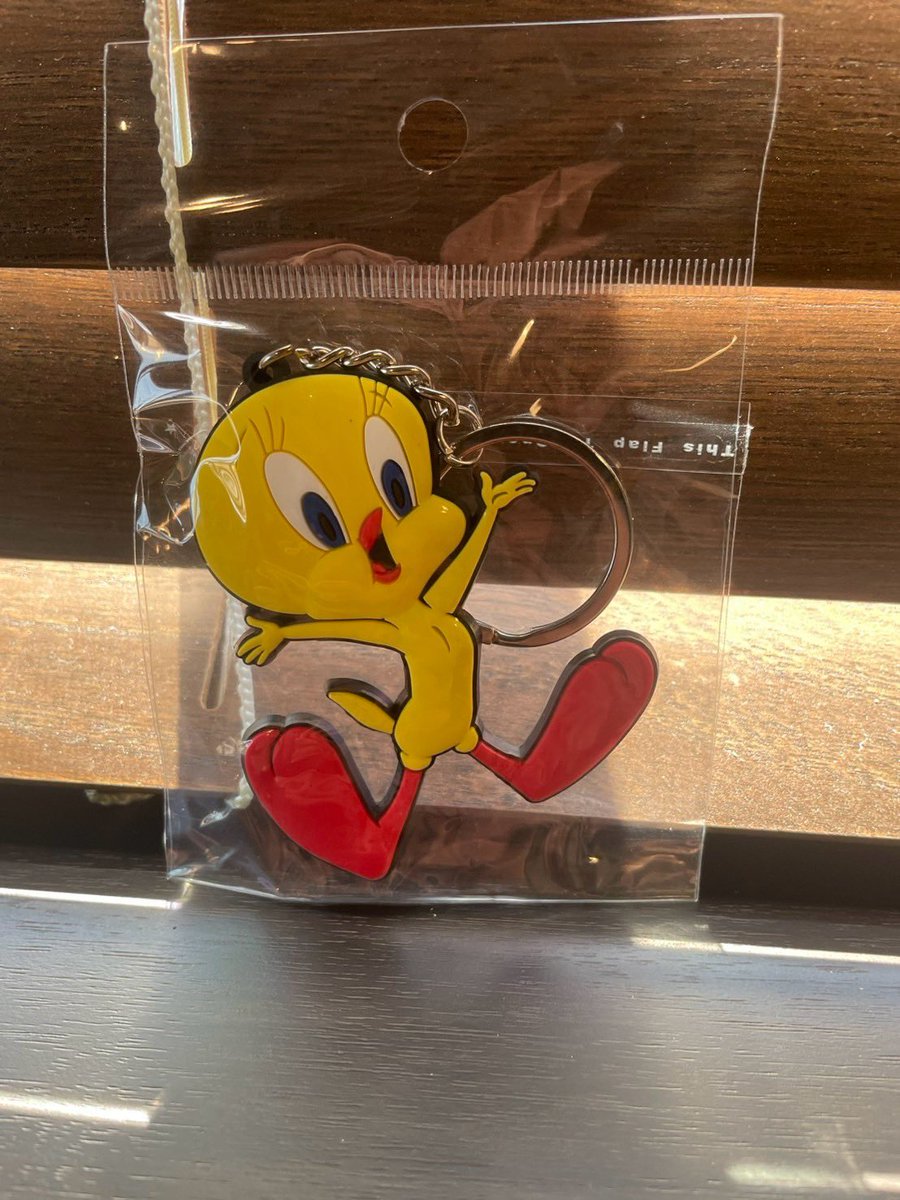 _hydeandseak's tweet photo. 「トゥイーティーラバーキーホルダー」

Tweetyもいるんです🐣

トムジェリとTweetyをP/UPしたのは完全に店主の趣味です🙊♡

#ラバーキーホルダー 
#キーチェーン
#トゥイーティー 
#Tweety 
#Hyde&amp;Seak
#アメリカン雑貨 
#アメ雑 https://t.co/3lL5gZv5XF