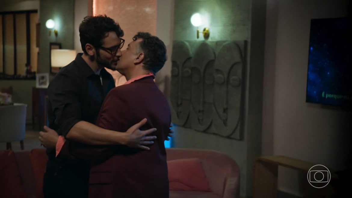 Daviiimandy's tweet photo. Finalmente o beijo entre Bernardo e gigi, muita torcida, muita espera, muitos desencontros, mas aconteceuuu
#Bergi #Voltaporcima https://t.co/Taf4c89s6D
