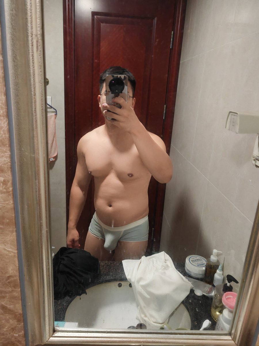 有同样壮壮的贴贴吗