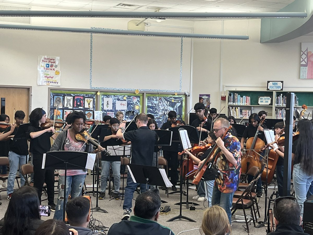 A very energetic performance by Scullen Soundwave tonight!!!