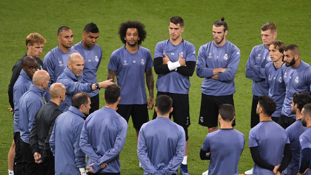 SeputarMadrid's tweet photo. Smile less, ball more, kids. https://t.co/eOH5unXWss