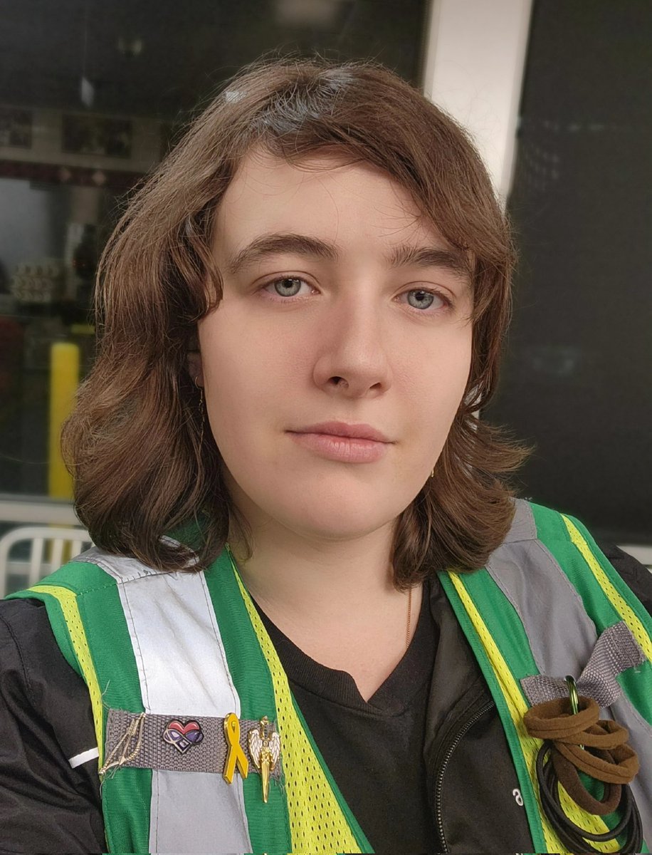 Kimberlyannasky's tweet photo. I look very tired in these photos!π
π
π
I completed an extra 1 hour shift last night & stopped for Tueday waffles on the way home!πͺπ§
Hope everyone had a wonderful night!π₯ππ₯
#VAKimberlySky #BlogUpDate #LifeInGeneral #WorkLife https://t.co/sv9O2vlp0T