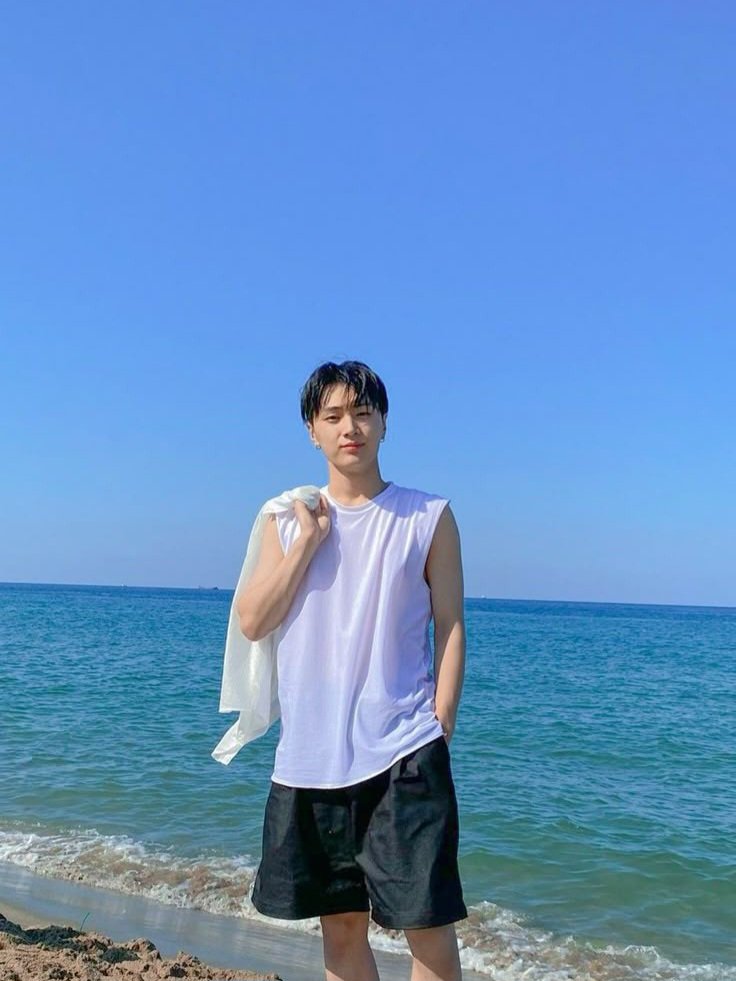 hiraeth7_'s tweet photo. "sayang tolong                "oke sayang "
fotoin aku"
#ENSD #JAY #ENHYPEN #ENGENESelcaDay https://t.co/7Tjz7lQWgP